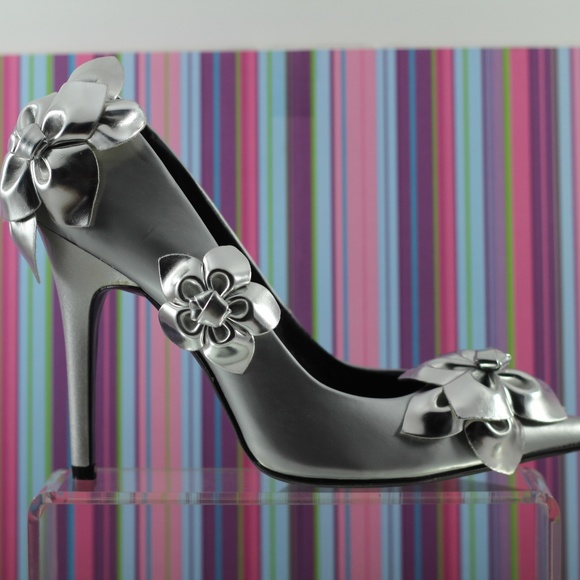 Roger Vivier Silver Leather Pumps - Picture 3 of 16